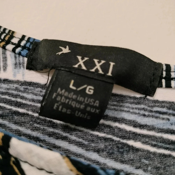 xxi Abstract Print Top Blouse with Short Sleeves and Shoulder Strap Size LARGE l - Picture 3 of 7